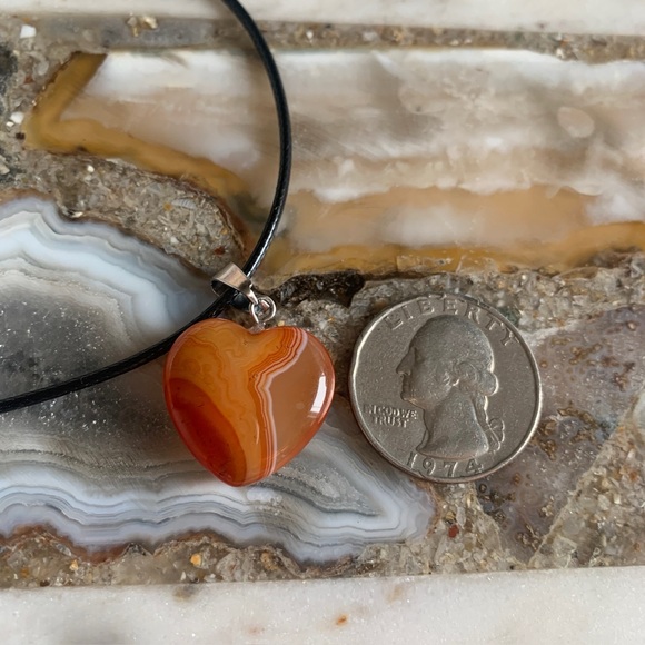 2396 Chic Heart-Shaped Agate Necklace in Warm Tones - Picture 2 of 9